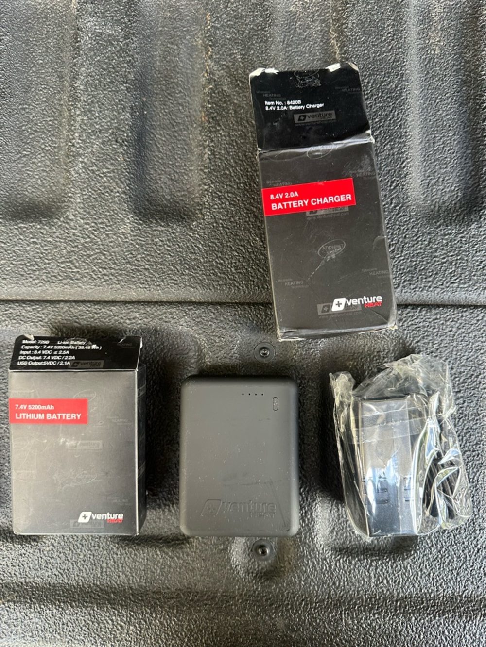 Venture Heat Black Lithium Battery Pack and Charger